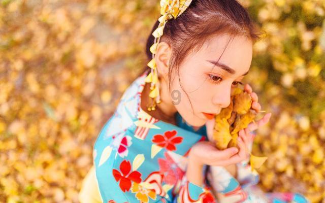网传南京三桥多车被撞有车坠桥：现场栏杆撞毁，事故车面目全非