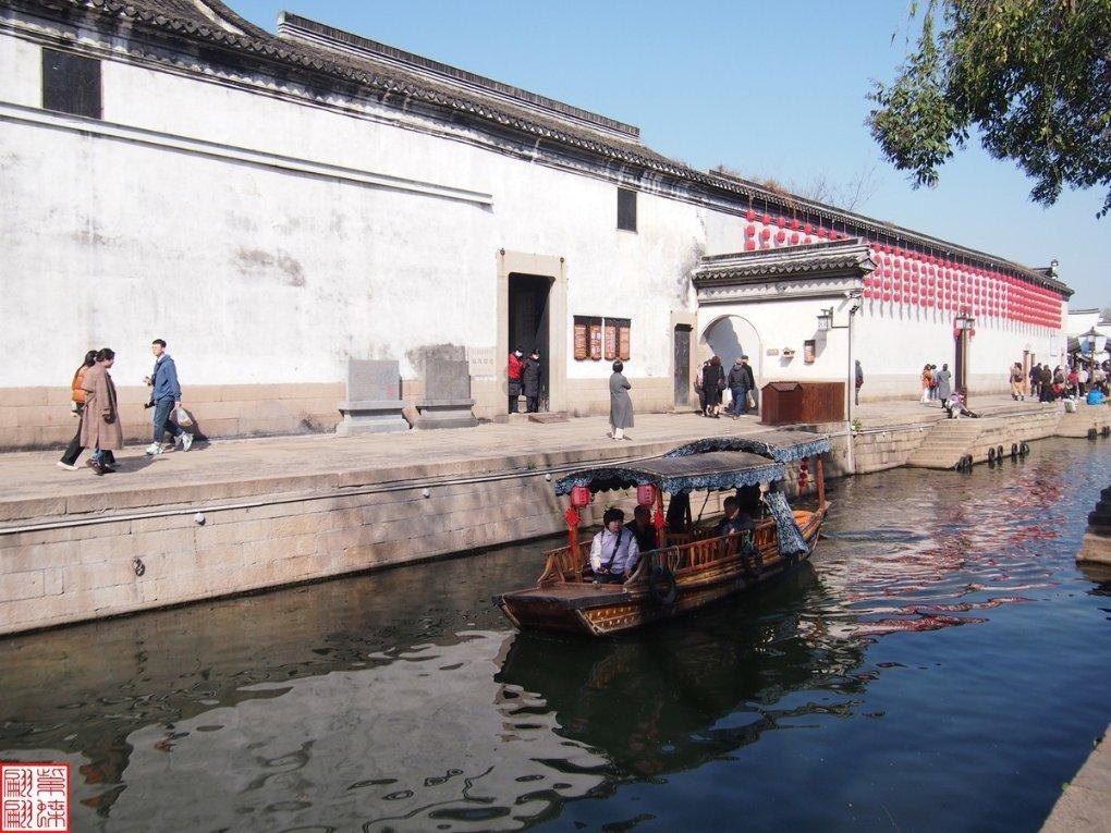 草莓园里采摘忙 产业兴旺促增收