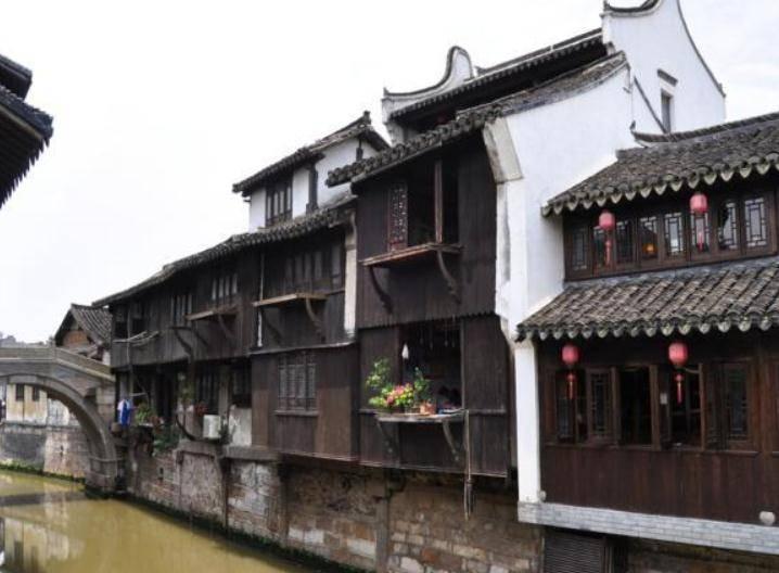 逃离潮湿的房屋